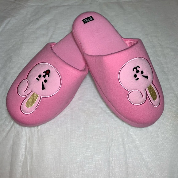 Official BT21 X Home Plus Applique indoor Slipper - Picture 4 of 9